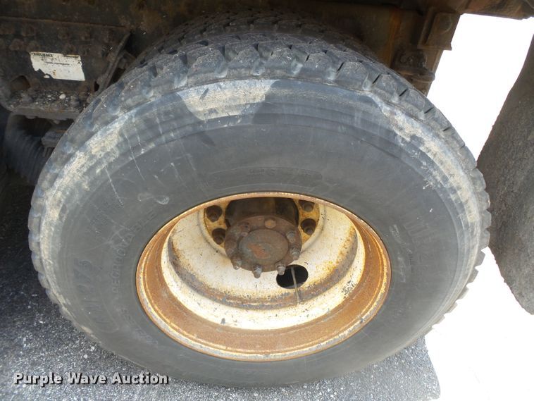 image for item DH7930 2006 International 7400 dump truck