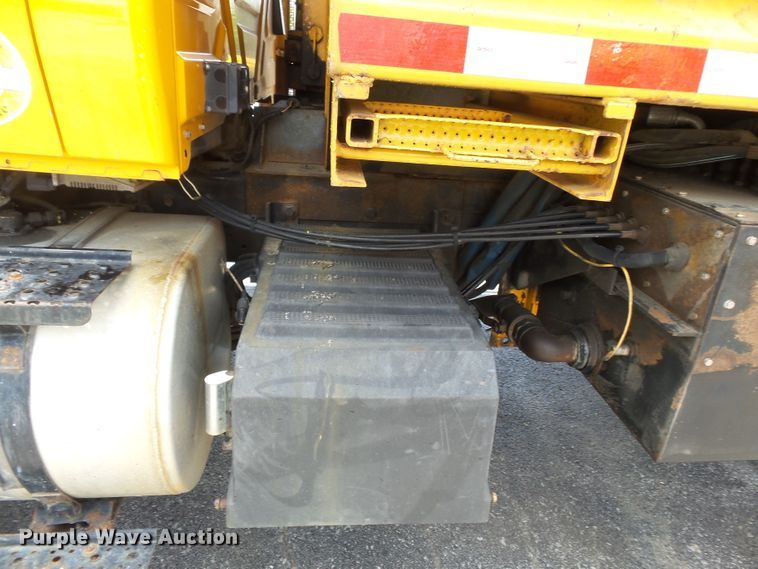 image for item DH7930 2006 International 7400 dump truck