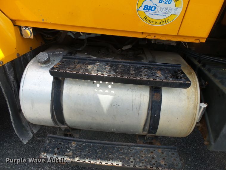 image for item DH7930 2006 International 7400 dump truck