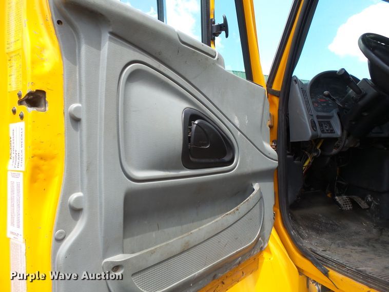 image for item DH7930 2006 International 7400 dump truck