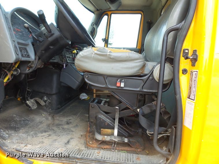 image for item DH7930 2006 International 7400 dump truck