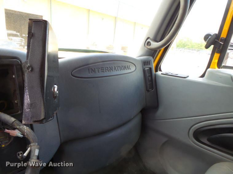 image for item DH7930 2006 International 7400 dump truck