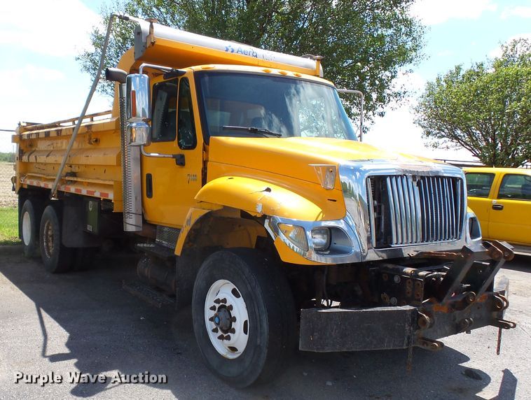 image for item DH7932 2006 International 7400 dump truck