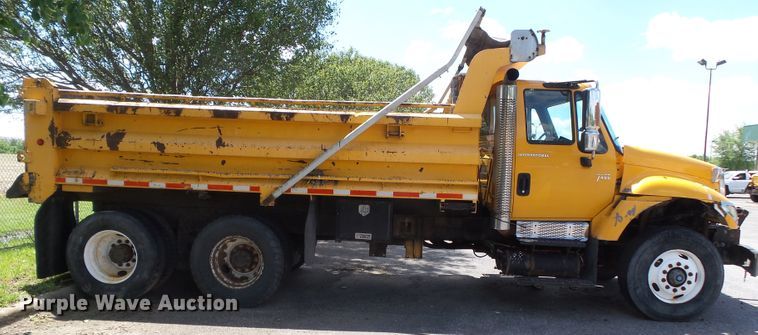 image for item DH7932 2006 International 7400 dump truck