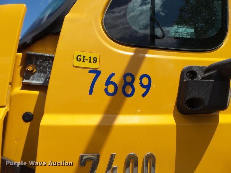 image for item DH7932 2006 International 7400 dump truck