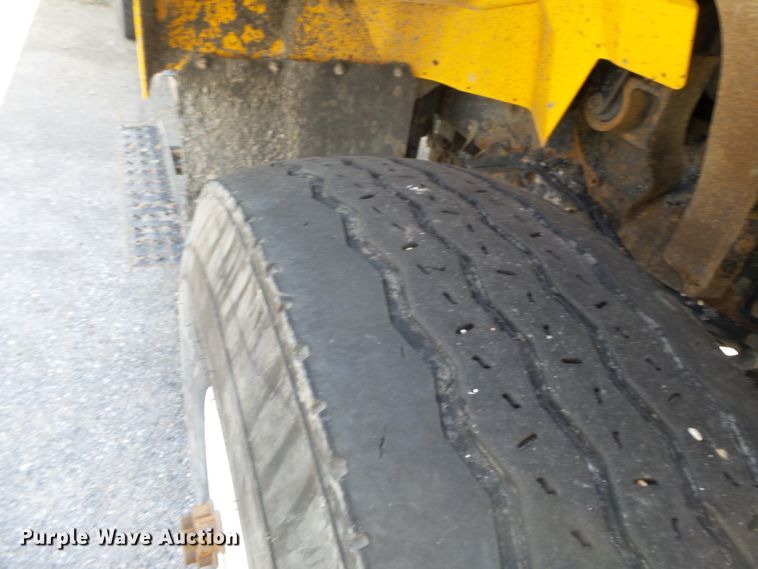 image for item DH7932 2006 International 7400 dump truck