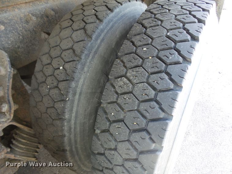 image for item DH7932 2006 International 7400 dump truck