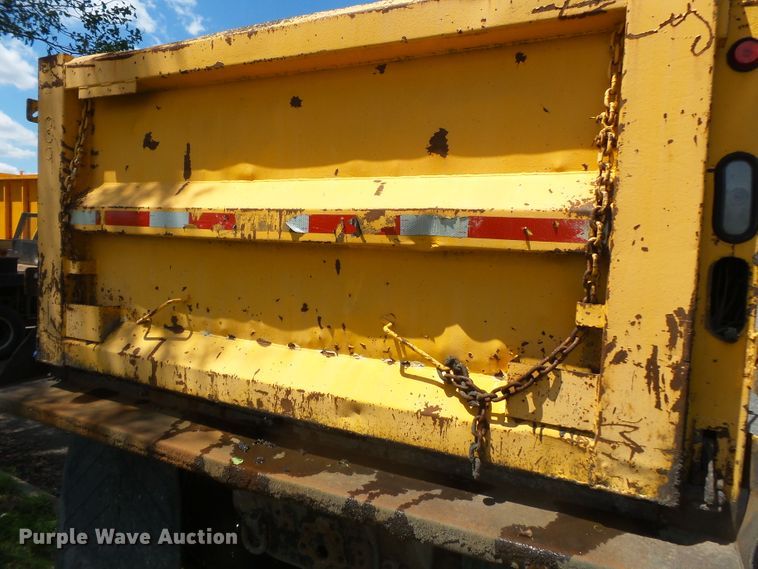 image for item DH7932 2006 International 7400 dump truck