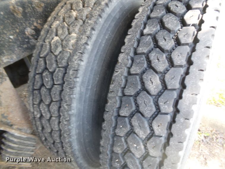 image for item DH7932 2006 International 7400 dump truck