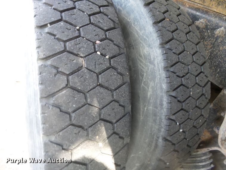 image for item DH7932 2006 International 7400 dump truck