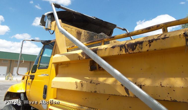 image for item DH7932 2006 International 7400 dump truck