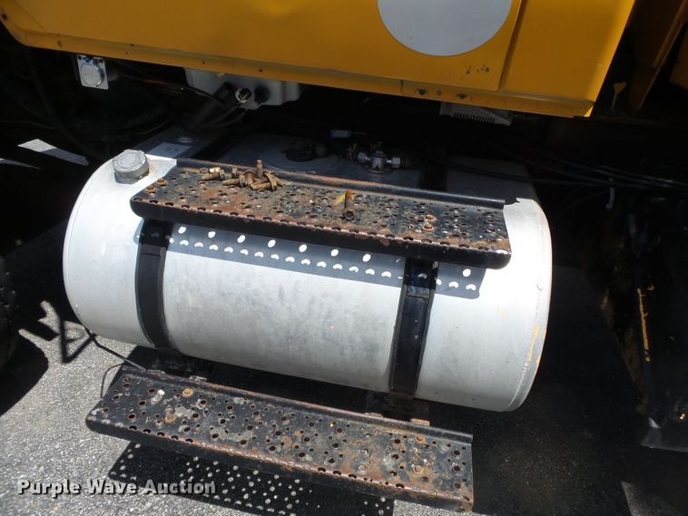 image for item DH7932 2006 International 7400 dump truck