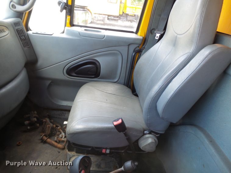 image for item DH7932 2006 International 7400 dump truck