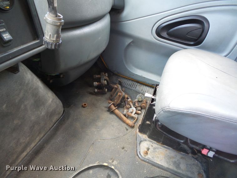 image for item DH7932 2006 International 7400 dump truck