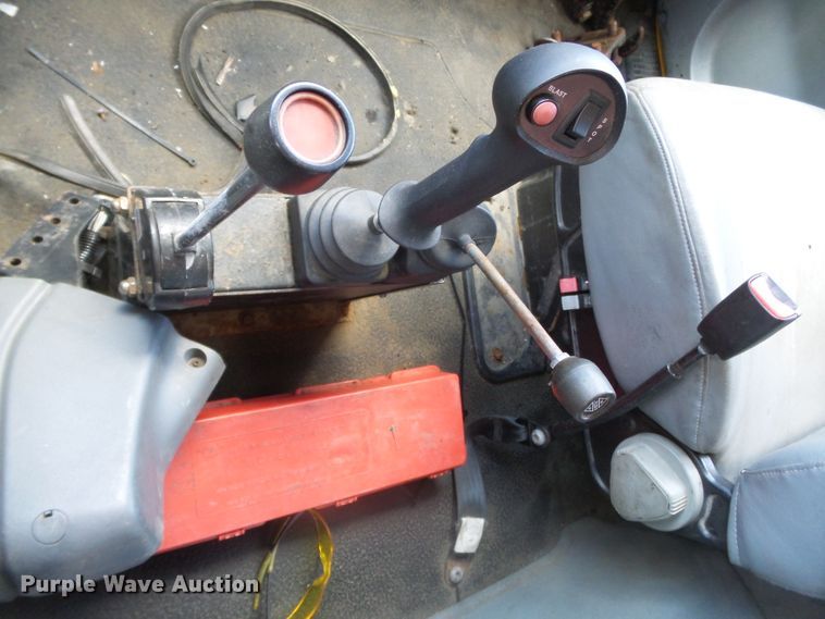 image for item DH7932 2006 International 7400 dump truck