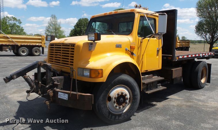 image for item DH7935 2000 International 4900 flatbed truck