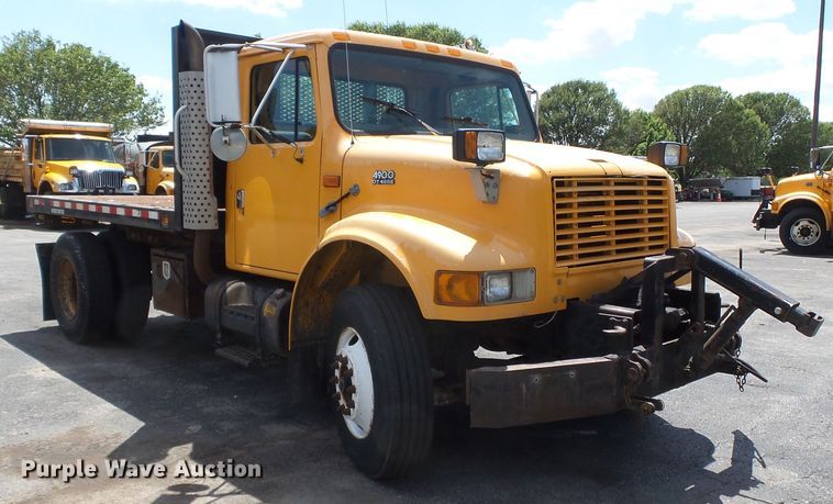 image for item DH7935 2000 International 4900 flatbed truck