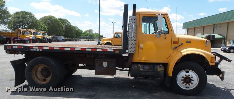 image for item DH7935 2000 International 4900 flatbed truck