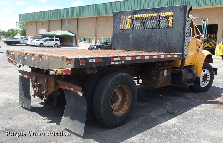 image for item DH7935 2000 International 4900 flatbed truck