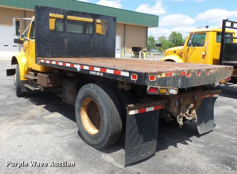 image for item DH7935 2000 International 4900 flatbed truck