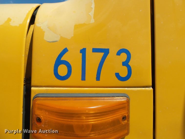 image for item DH7935 2000 International 4900 flatbed truck