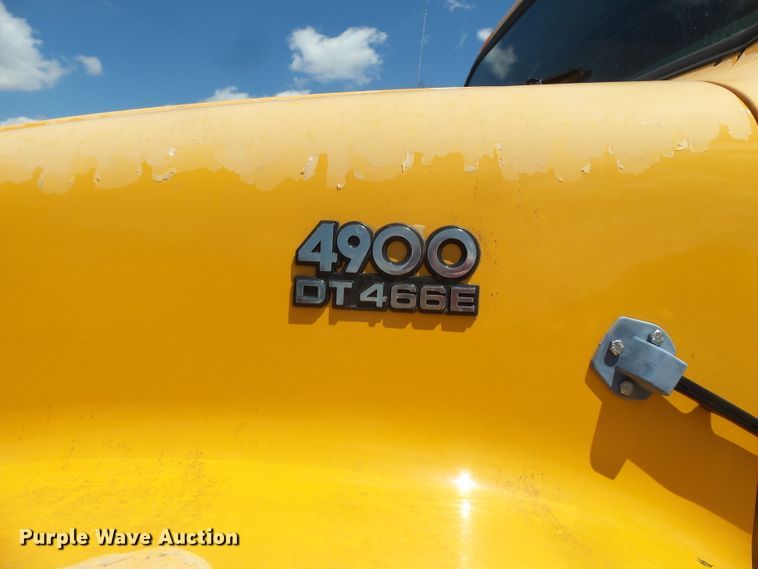 image for item DH7935 2000 International 4900 flatbed truck