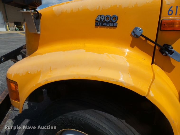 image for item DH7935 2000 International 4900 flatbed truck