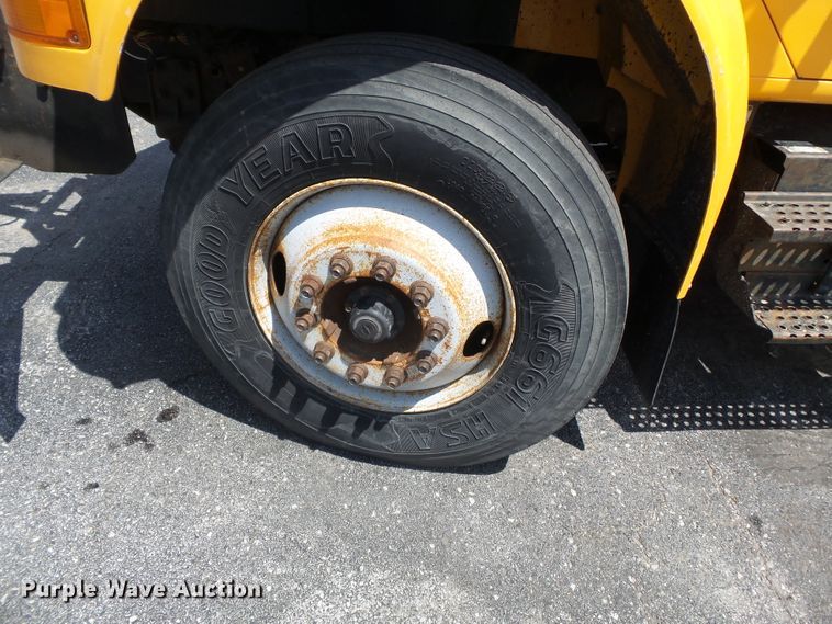 image for item DH7935 2000 International 4900 flatbed truck