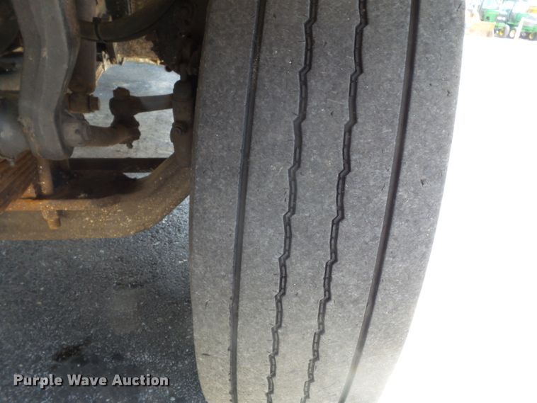 image for item DH7935 2000 International 4900 flatbed truck