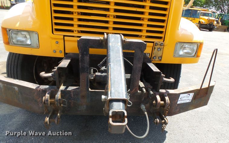 image for item DH7935 2000 International 4900 flatbed truck