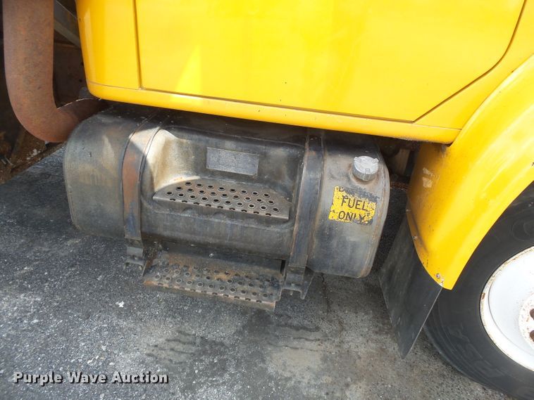 image for item DH7935 2000 International 4900 flatbed truck