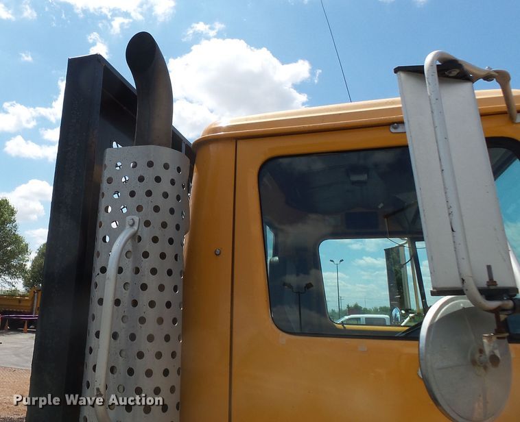 image for item DH7935 2000 International 4900 flatbed truck