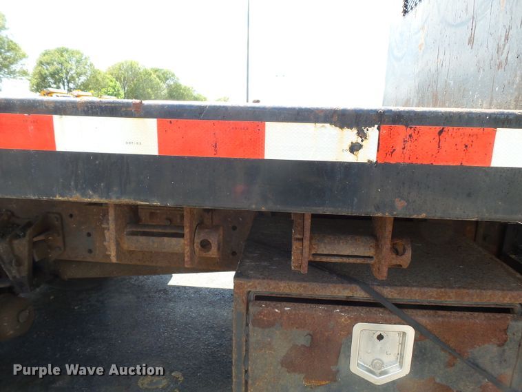 image for item DH7935 2000 International 4900 flatbed truck