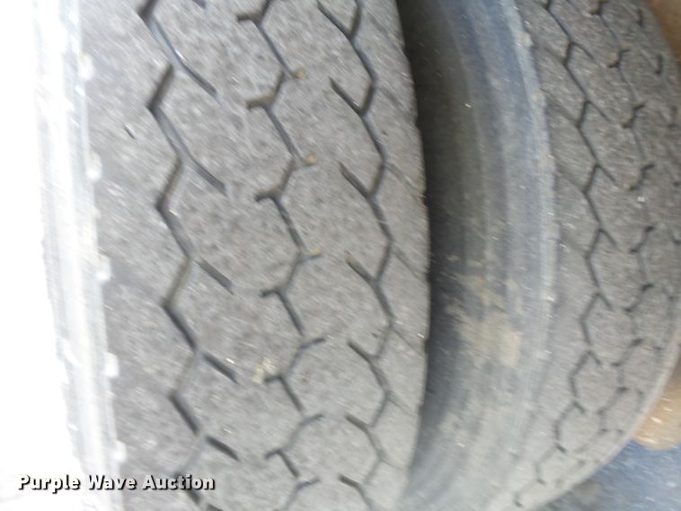 image for item DH7935 2000 International 4900 flatbed truck