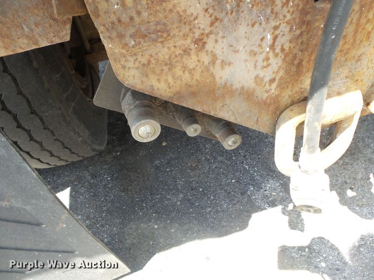 image for item DH7935 2000 International 4900 flatbed truck