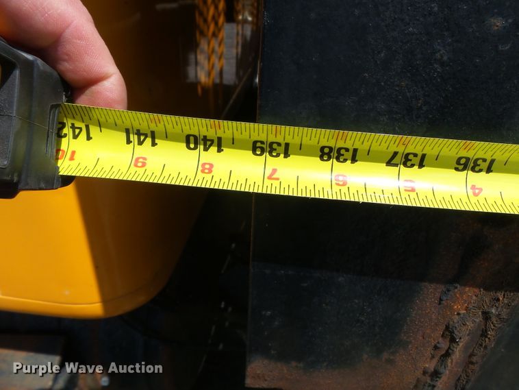 image for item DH7935 2000 International 4900 flatbed truck