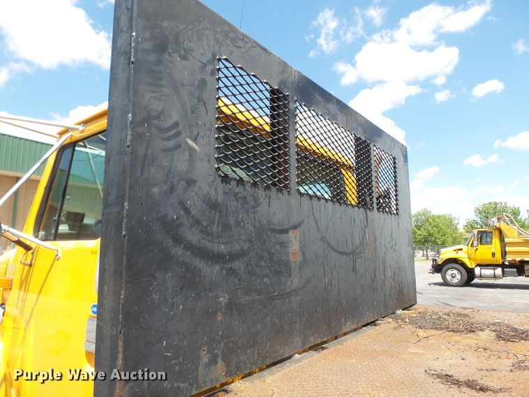 image for item DH7935 2000 International 4900 flatbed truck