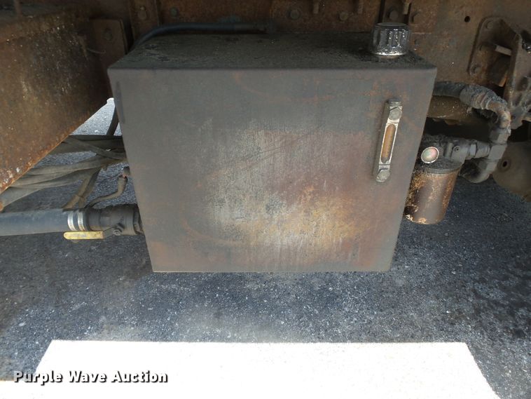 image for item DH7935 2000 International 4900 flatbed truck