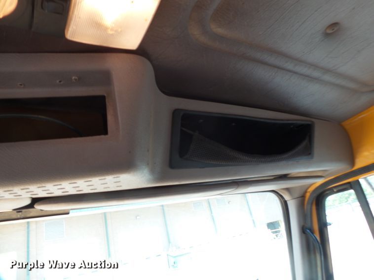 image for item DH7935 2000 International 4900 flatbed truck