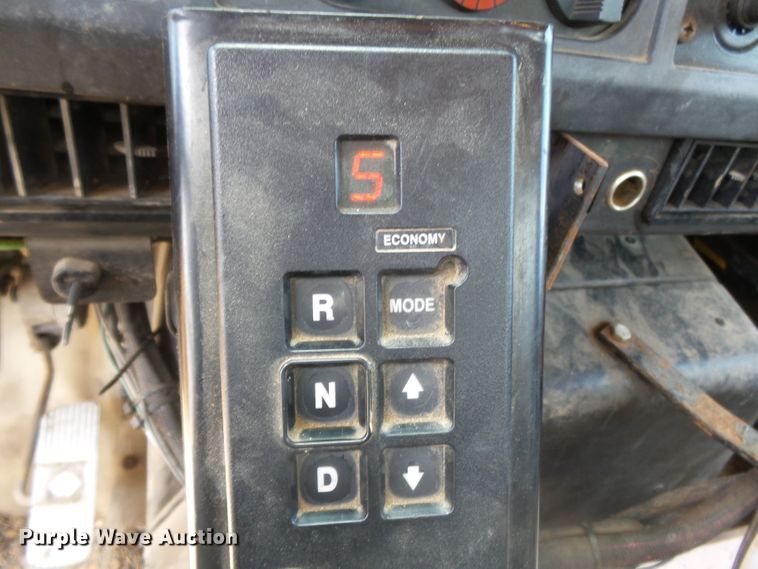 image for item DH7935 2000 International 4900 flatbed truck