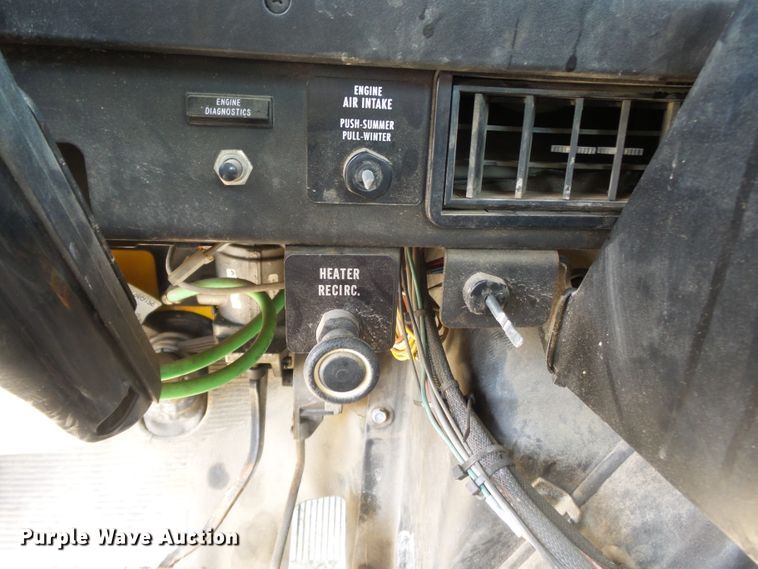 image for item DH7935 2000 International 4900 flatbed truck