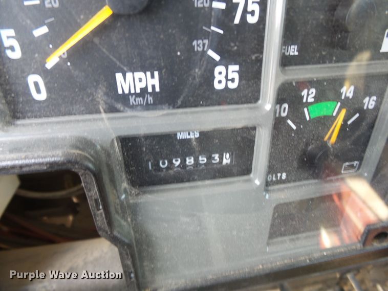 image for item DH7935 2000 International 4900 flatbed truck