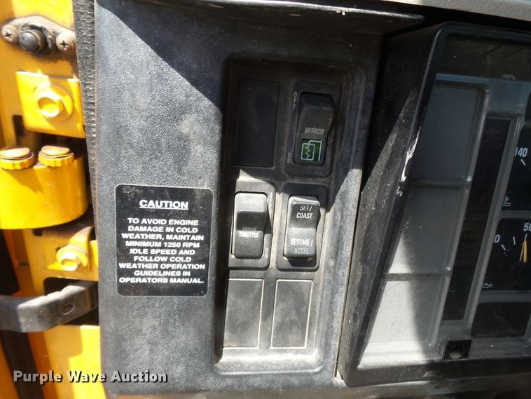 image for item DH7935 2000 International 4900 flatbed truck