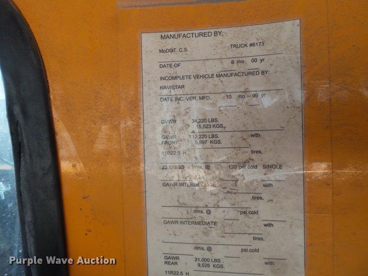 image for item DH7935 2000 International 4900 flatbed truck