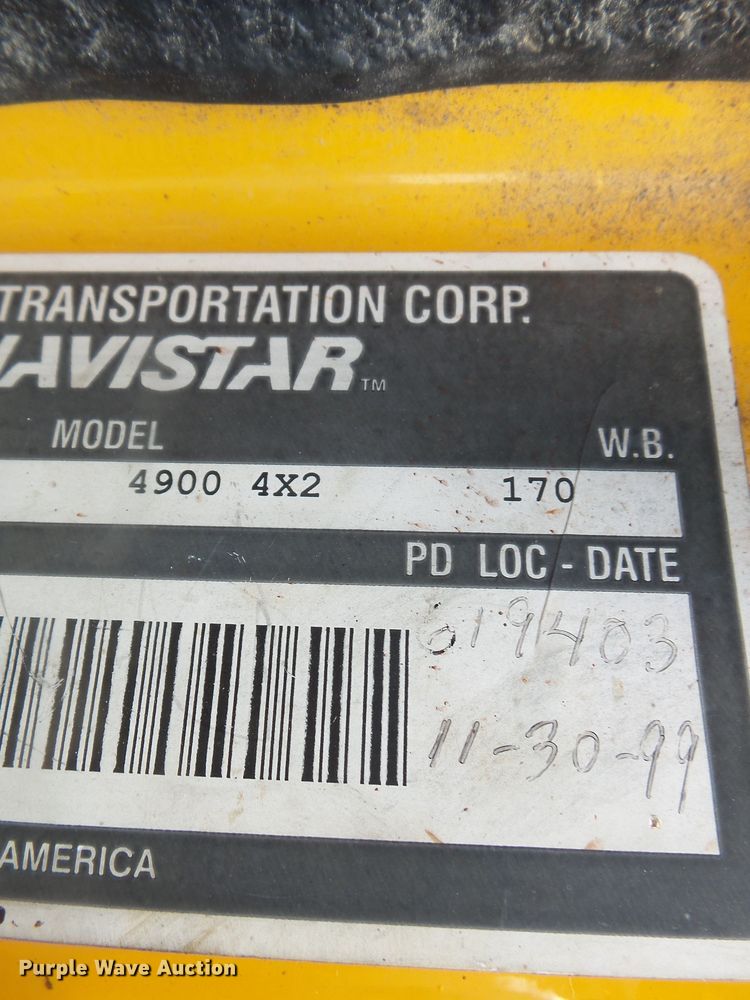 image for item DH7935 2000 International 4900 flatbed truck