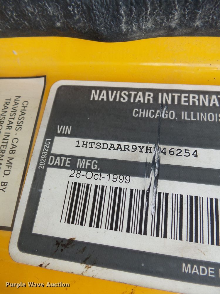 image for item DH7935 2000 International 4900 flatbed truck