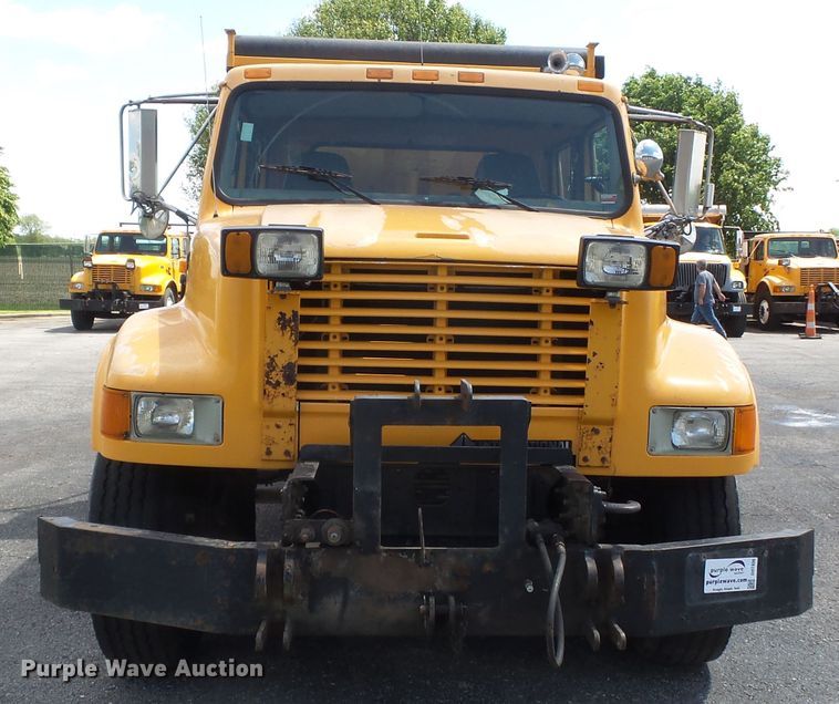 image for item DH7936 2002 International 4900 Crew Cab dump truck