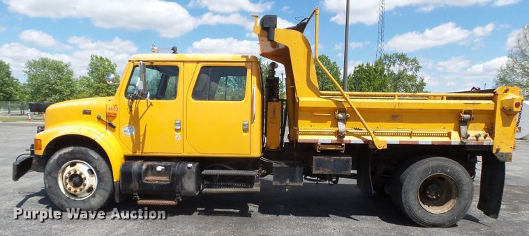 image for item DH7936 2002 International 4900 Crew Cab dump truck