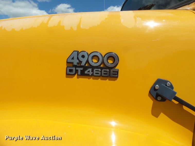 image for item DH7936 2002 International 4900 Crew Cab dump truck