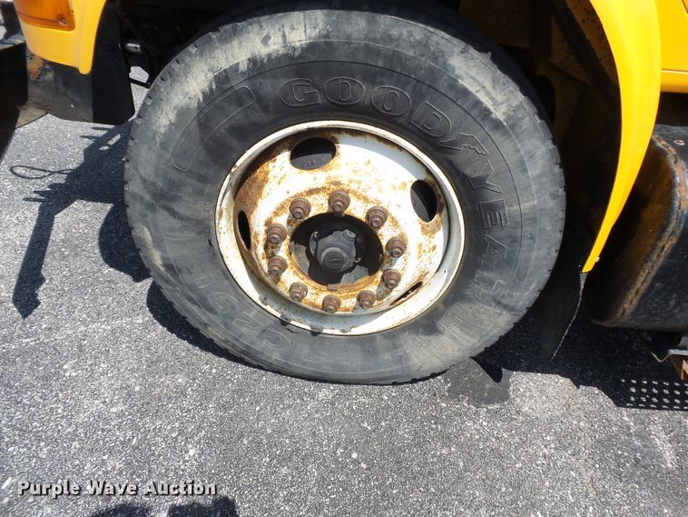 image for item DH7936 2002 International 4900 Crew Cab dump truck